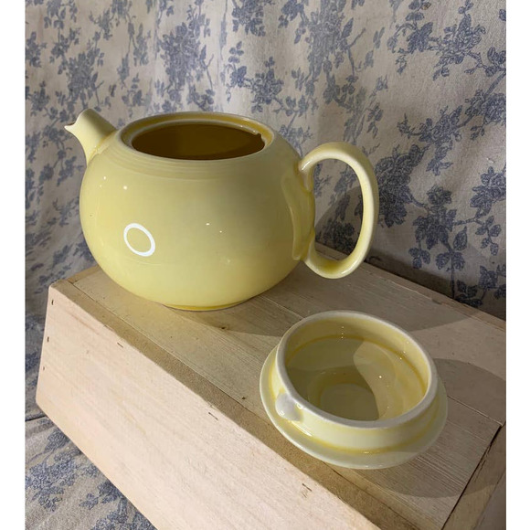 Vintage 1940s WS George U.S.A. Cheerful Yellow Teapot Round - Picture 3 of 7
